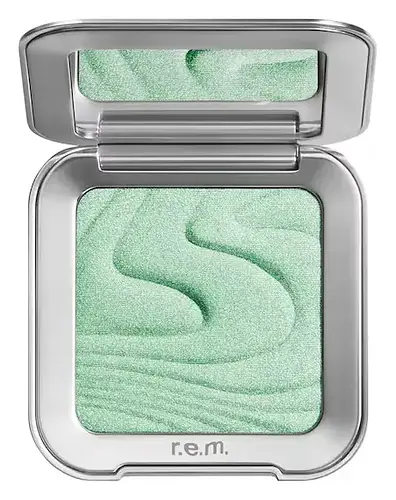 r.e.m. beauty Interstellar Highlighter Topper Mama Earth