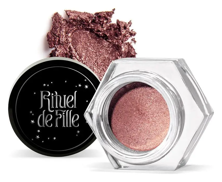 Rituel de Fille Eye Soot Incantation