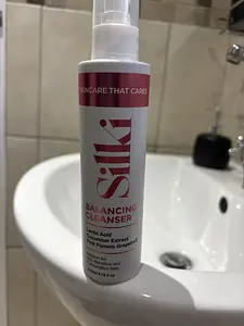 Silki Silki Balancing Cleanser Lactic Acid, Cucumber Extract, Pink Pomelo Grapefruit