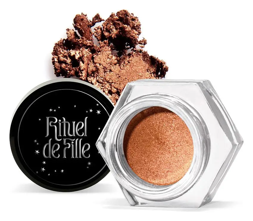 Rituel de Fille Eye Soot Love Spell