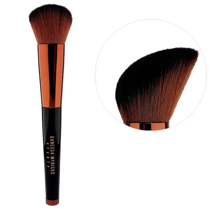 Danessa Myricks Beauty Yummy Face 1.0 All Over Complexion Brush